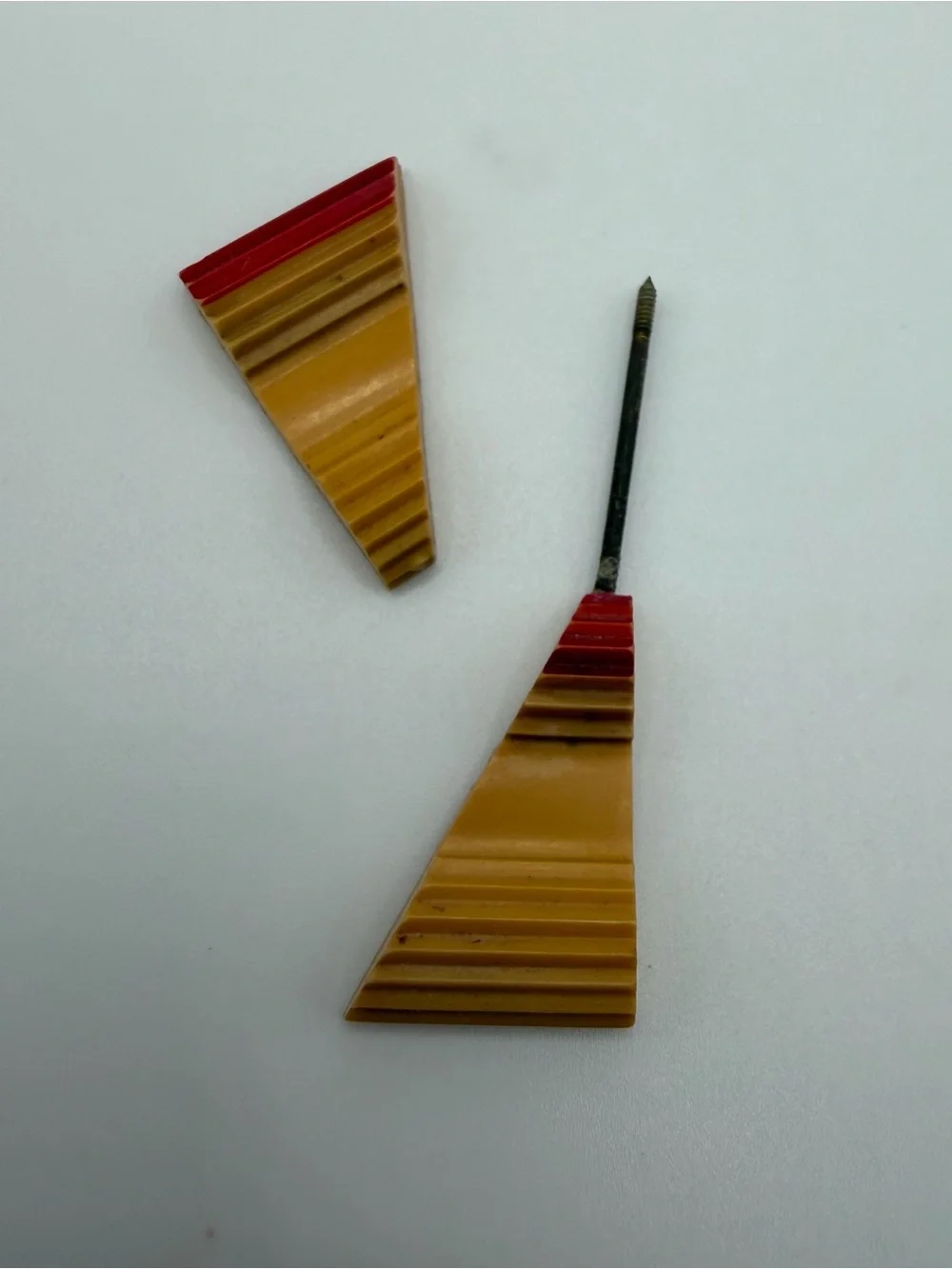 Jabot Vtg Art Deco Bakelite Hat Pin Carved Fan Butterscotch Red Stick Celluloid
